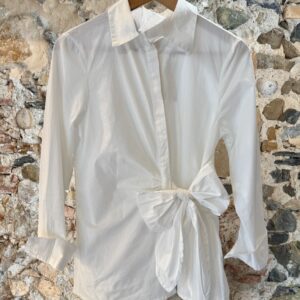 Camicia bianca con fiocco