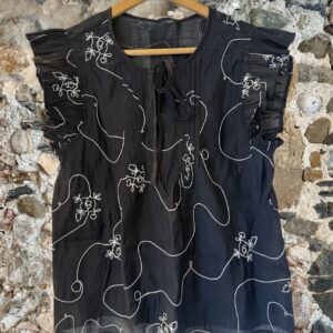 Blusa ricamata con alette